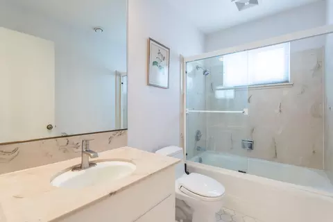 Bath - 4125 Oro St, Redding, CA 96001 photo 2 of 2