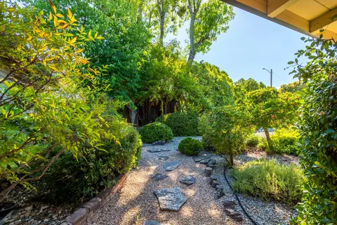 Exterior - 4125 Oro St, Redding, CA 96001 photo 6 of 11