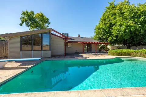 Exterior - 4125 Oro St, Redding, CA 96001 photo 4 of 11