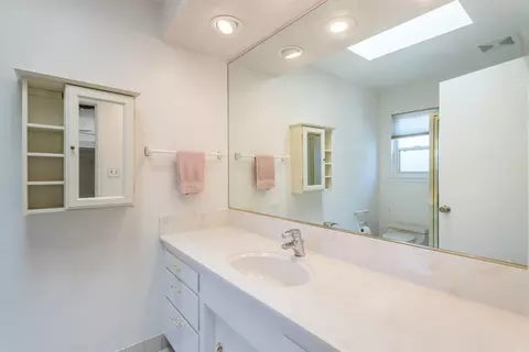 Bath - 4125 Oro St, Redding, CA 96001 photo 1 of 2
