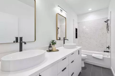 Bath - 1266 Oregon St, Redding, CA 96001 photo 3 of 4