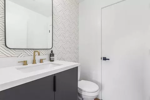 Bath - 1266 Oregon St, Redding, CA 96001 photo 1 of 4