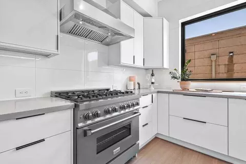 Kitchen - 1266 Oregon St, Redding, CA 96001 photo 5 of 8