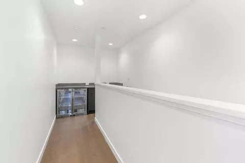 Entry Way - 1266 Oregon St, Redding, CA 96001 photo 7 of 10