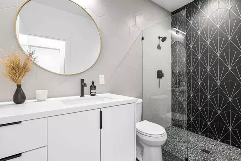 Bath - 1266 Oregon St, Redding, CA 96001 photo 4 of 4