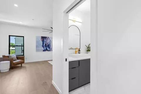 Entry Way - 1266 Oregon St, Redding, CA 96001 photo 5 of 10