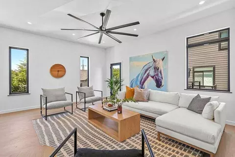 Living - 1266 Oregon St, Redding, CA 96001 photo 2 of 5