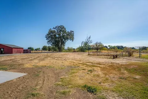 Exterior - 8644 El Camino Ave, Gerber, CA 96035 photo 5 of 15