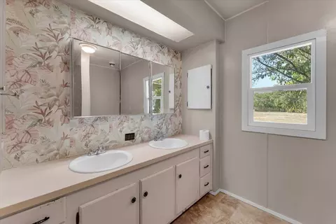Bath - 8644 El Camino Ave, Gerber, CA 96035 photo 6 of 7