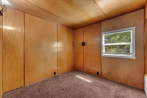 Bedroom - 8644 El Camino Ave, Gerber, CA 96035 photo 5 of 8