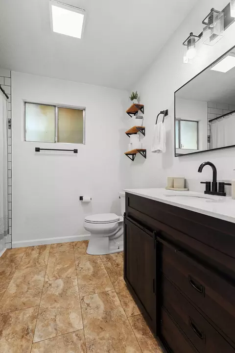 Bath - 6958 Riverside Dr, Redding, CA 96001 photo 4 of 4
