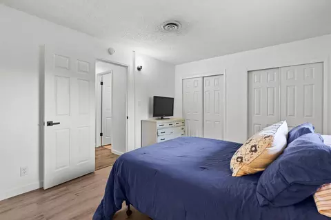 Bedroom - 6958 Riverside Dr, Redding, CA 96001 photo 2 of 5