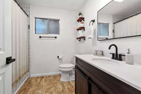 Bath - 6958 Riverside Dr, Redding, CA 96001 photo 3 of 4