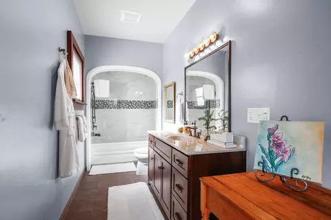 Bath - 1465 Riverside Dr, Redding, CA 96001 photo 1 of 18