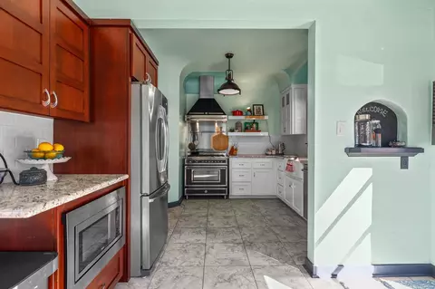 Kitchen - 1465 Riverside Dr, Redding, CA 96001 photo 4 of 4