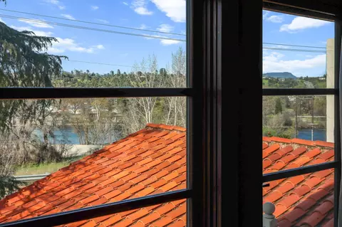 View/Area - 1465 Riverside Dr, Redding, CA 96001 photo 2 of 7