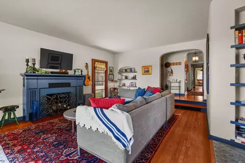 Living - 1465 Riverside Dr, Redding, CA 96001 photo 6 of 8