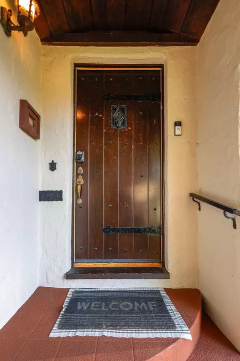 Entry Way - 1465 Riverside Dr, Redding, CA 96001 photo 4 of 24