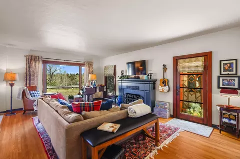 Living - 1465 Riverside Dr, Redding, CA 96001 photo 2 of 8
