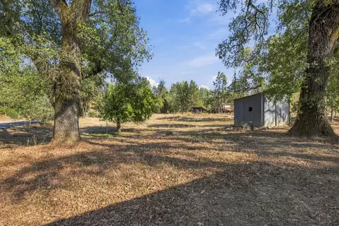 Exterior - 10247 Salmon Creek Rd, Redding, CA 96003 photo 10 of 10
