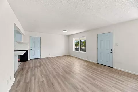 Living - 10247 Salmon Creek Rd, Redding, CA 96003 photo 3 of 4