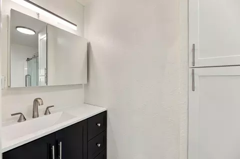 Bath - 10247 Salmon Creek Rd, Redding, CA 96003 photo 2 of 4