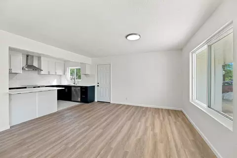 Living - 10247 Salmon Creek Rd, Redding, CA 96003 photo 4 of 4
