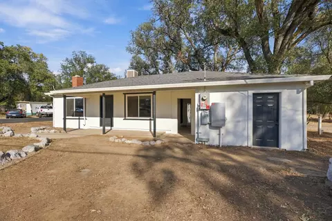 Exterior - 10247 Salmon Creek Rd, Redding, CA 96003 photo 9 of 10