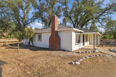 Exterior - 10247 Salmon Creek Rd, Redding, CA 96003 photo 6 of 10