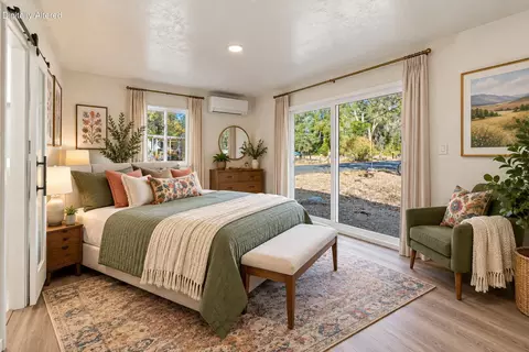 Bedroom - 10247 Salmon Creek Rd, Redding, CA 96003 photo 2 of 2