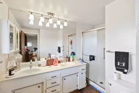Bath - 750 Oleta Dr, Redding, CA 96003 photo 2 of 2
