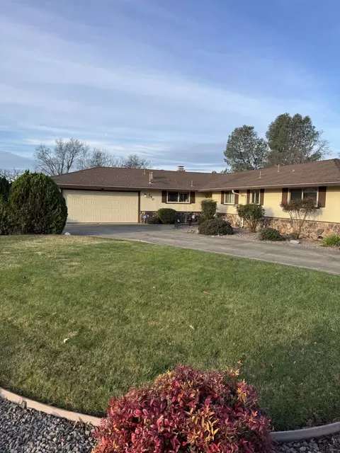 750 Oleta Dr, Redding, CA 96003
