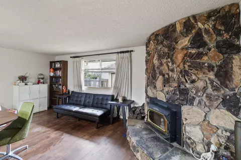 Living - 750 Oleta Dr, Redding, CA 96003 photo 3 of 3