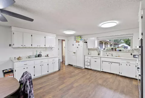 Kitchen - 750 Oleta Dr, Redding, CA 96003 photo 2 of 2