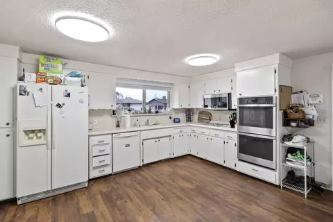 Kitchen - 750 Oleta Dr, Redding, CA 96003 photo 1 of 2