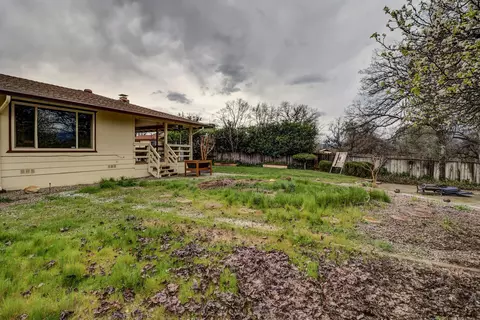 Exterior - 750 Oleta Dr, Redding, CA 96003 photo 12 of 15