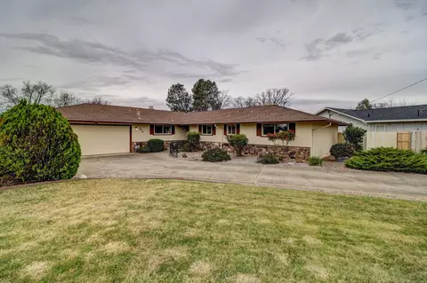 750 Oleta Dr, Redding, CA 96003