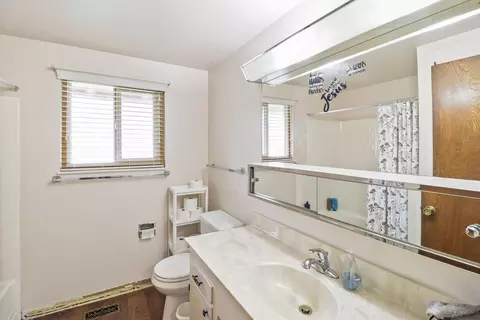 Bath - 750 Oleta Dr, Redding, CA 96003 photo 1 of 2