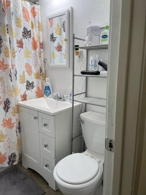 Bath - 125 Texas Ave, Lewiston, CA 96052 photo 1 of 2