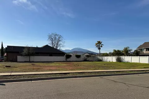 3708 Ferrero Way, Redding, CA 96001