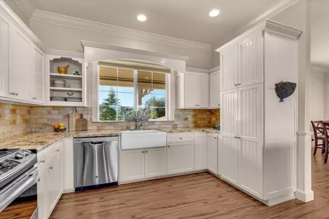 Kitchen - 9770 Brickwood Dr, Redding, CA 96001 photo 3 of 6