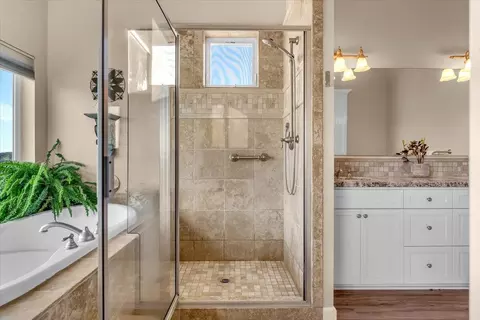 Bath - 9770 Brickwood Dr, Redding, CA 96001 photo 2 of 7