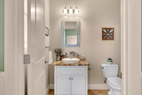 Bath - 9770 Brickwood Dr, Redding, CA 96001 photo 6 of 7