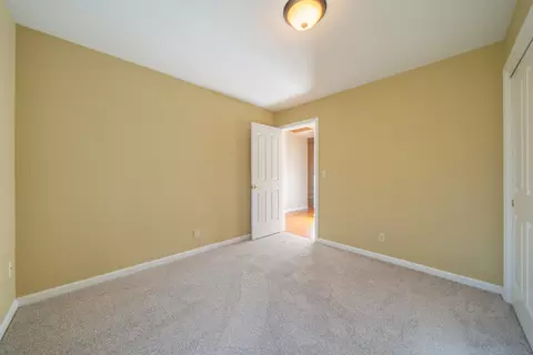 Bedroom - 636 Saint Thomas Pkwy, Redding, CA 96003 photo 2 of 5