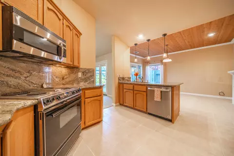 Kitchen - 636 Saint Thomas Pkwy, Redding, CA 96003 photo 4 of 4