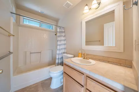 Bath - 636 Saint Thomas Pkwy, Redding, CA 96003 photo 1 of 2