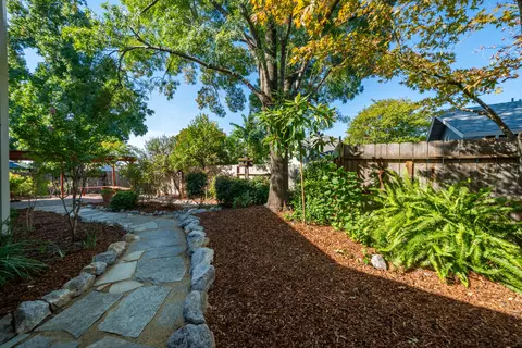Exterior - 636 Saint Thomas Pkwy, Redding, CA 96003 photo 5 of 13