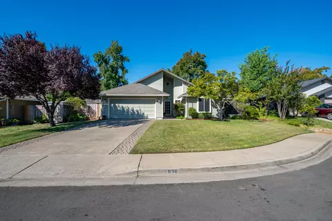 Exterior - 636 Saint Thomas Pkwy, Redding, CA 96003 photo 12 of 13