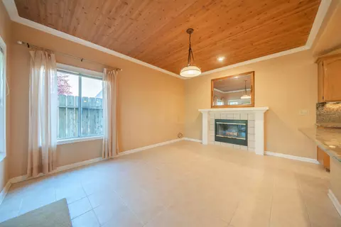 Living - 636 Saint Thomas Pkwy, Redding, CA 96003 photo 5 of 7