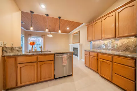 Kitchen - 636 Saint Thomas Pkwy, Redding, CA 96003 photo 2 of 4